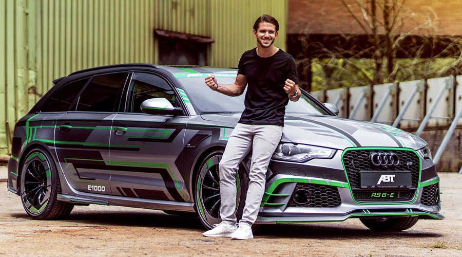 Daniel Abt posiert mit ABT RS 6-E