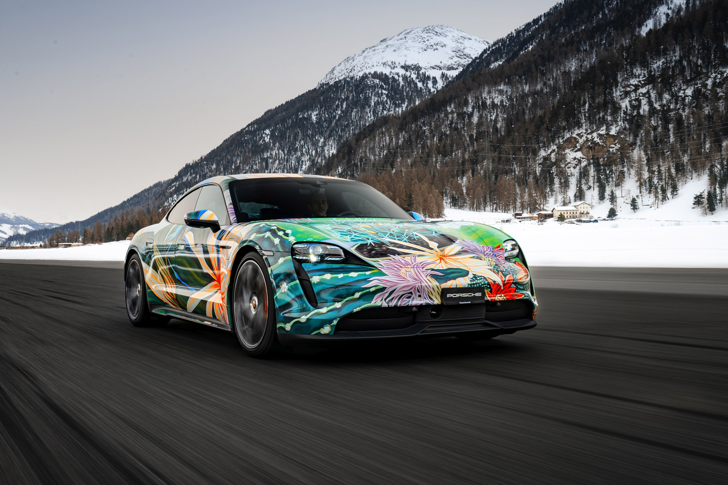 Taycan Art Car by Richard Phillips für einen guten Zweck