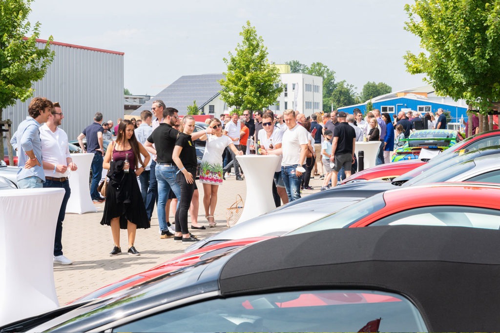 Über 150 Sportwagen beim RT-Charity-Sportwagenfrühstück