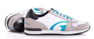 sneaker mit logo