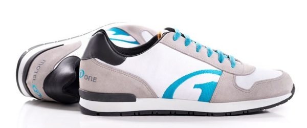 sneaker mit logo