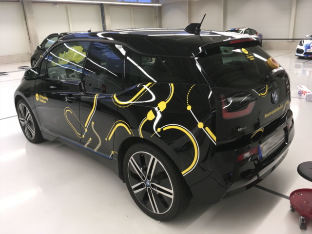 elektro fahrzeug mit nachhaltiger Folie